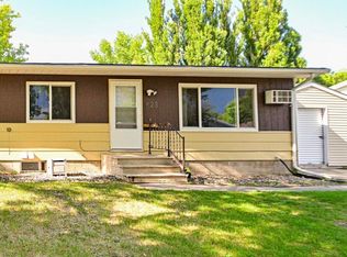 628 41st Ave S, Grand Forks, ND 58201
