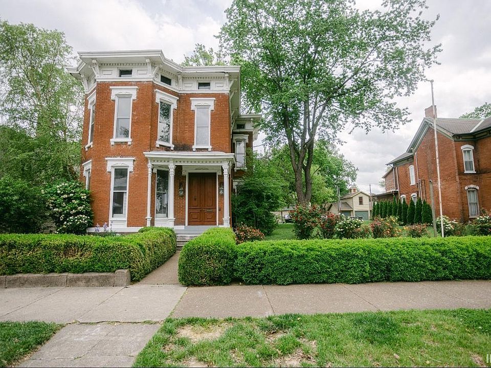 1st image of 806 SE 2nd St