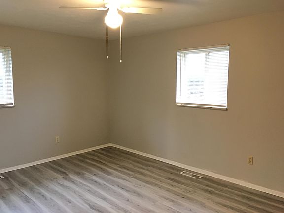 3rd image of 24600 Euclid Ave #101