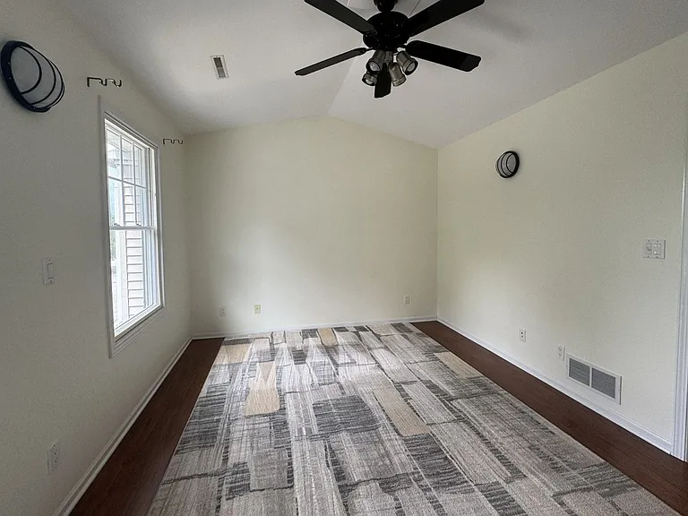 2723 Hampton St — Photo 10