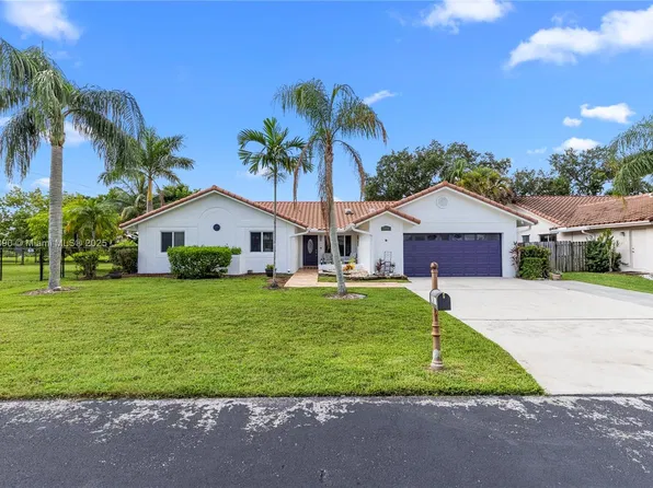 15800 Surrey Cir, Fort Lauderdale, FL 33331