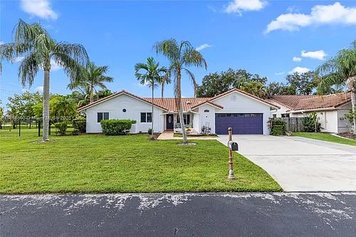 15800 Surrey Cir Photo 1