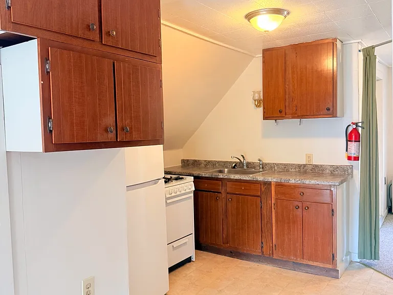 127 Hanover St #4 — Photo 7