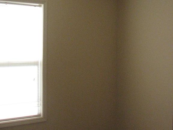 4th image of 410 Sideline Dr