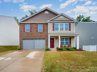 519 Elmwood Pond Ct, Charlotte, NC 28214