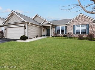 2545 Edgewater Dr, Elgin, IL 60124