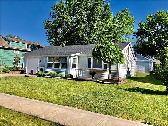 2nd image of 128 Clover Pl