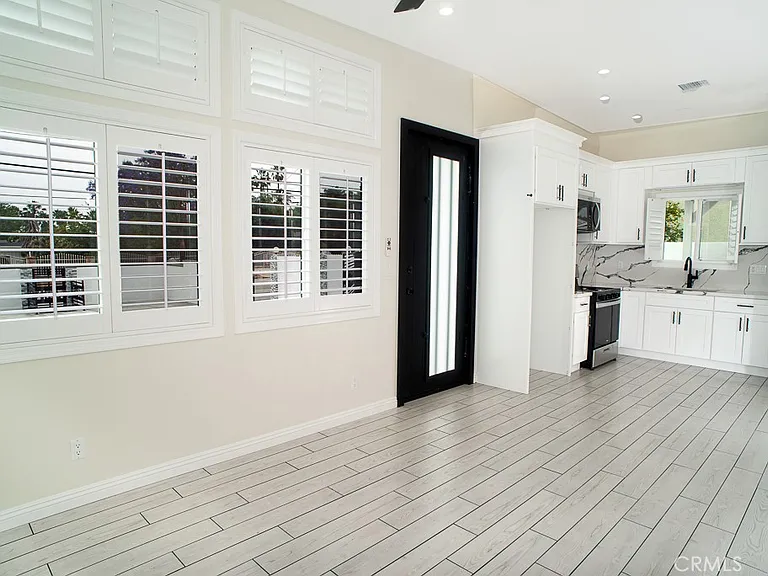 13310 1/2 Glenoaks Blvd — Photo 24