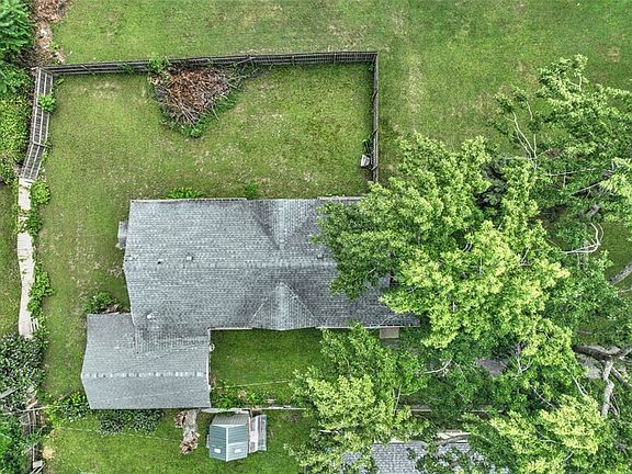 4th image of 1420 E Decatur St