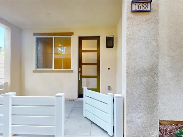 1688 W Yorktown Ln, San Pedro, CA 90732