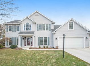 51716 Dartmore Dr, Granger, IN 46530