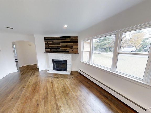 2nd image of 1365 Coolidge Ave