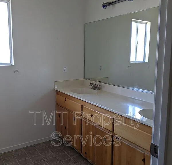2537 Brunswick Dr — Photo 12