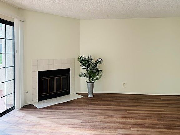2nd image of 2931 Plaza Del Amo #2931-37