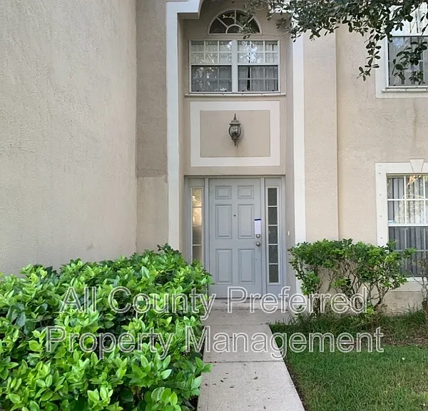 1149 Macon Dr — Photo 2