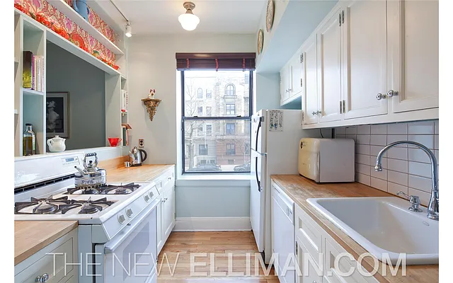 Sold by Douglas Elliman | media 10