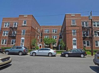 17 Gaynor Ave APT 3D, Manhasset, NY 11030