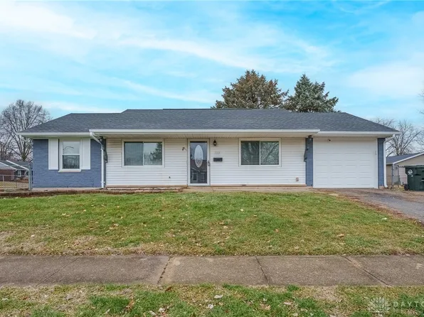 1029 Bittersweet Dr, New Carlisle, OH 45344