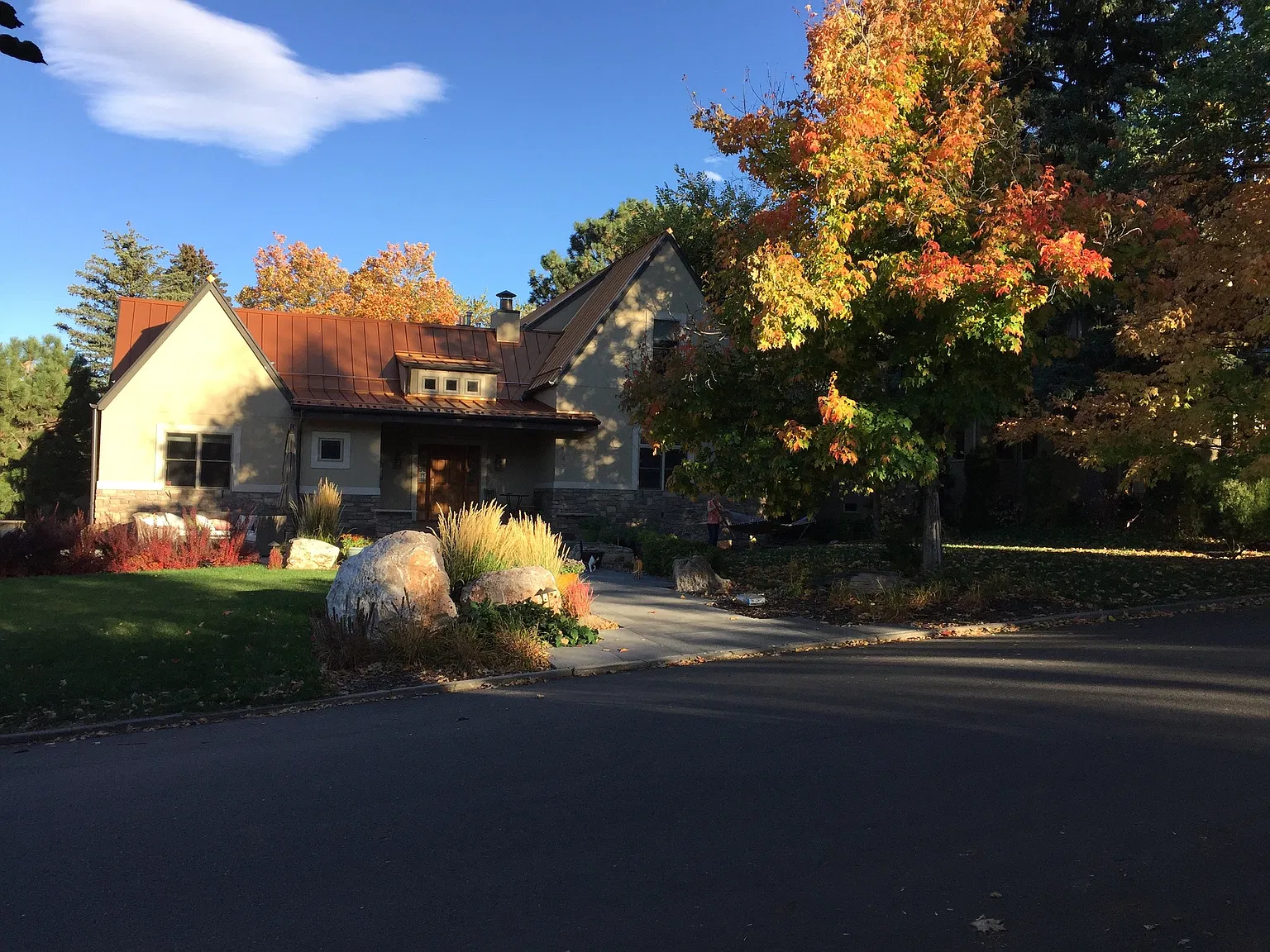 742 Lincoln Pl — Photo 2