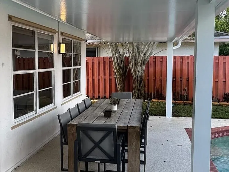 1860 Primrose Ln — Photo 17