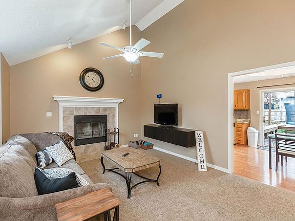 5th image of 408 SE Onyx Dr
