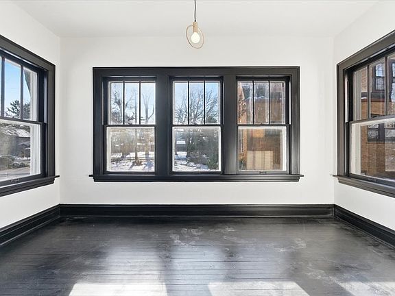 5th image of 306 Oak Crest St