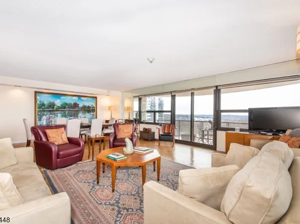 2 Claridge Dr BLDG 2 #4MW, Verona Twp., NJ 07044