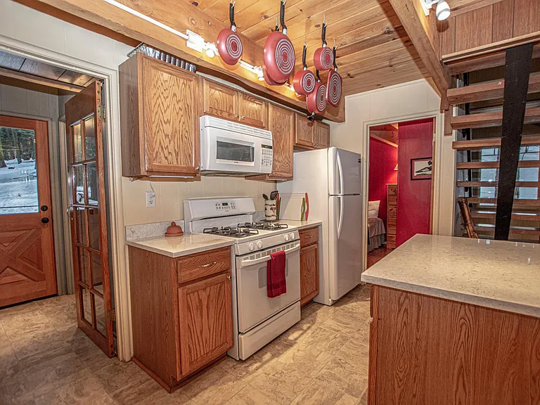 758 Chapel Ln — Photo 8