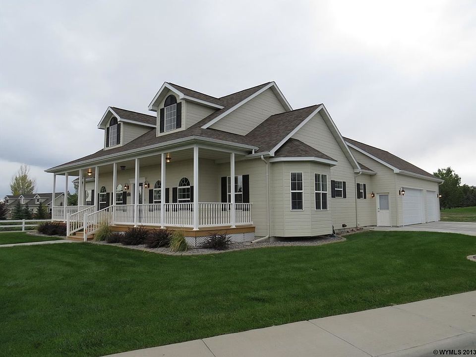 1st image of 802 Village Dr