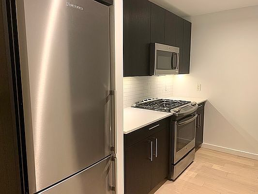 5th image of 535 W 43rd St S #10B