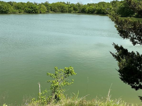 N Grayson St, Groesbeck, TX 76642