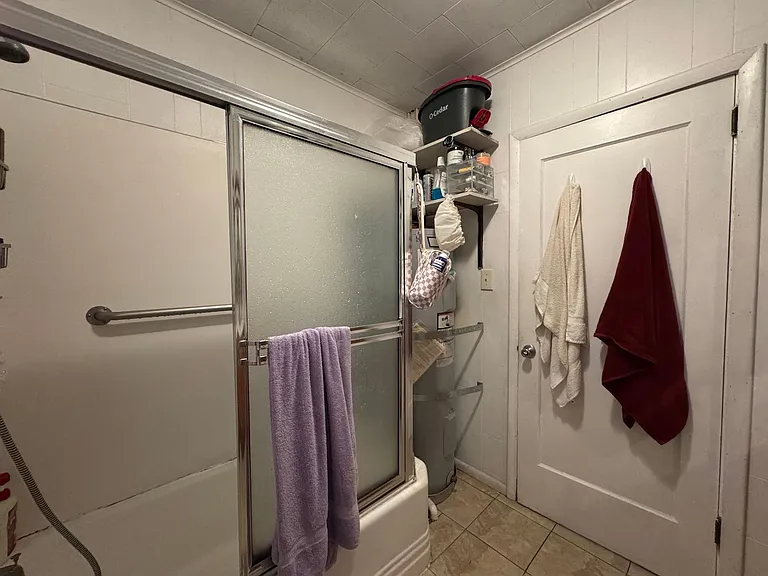 5 Bed 1.5 Bath in Fairhaven Close to Everything On a Bus Line — Photo 26