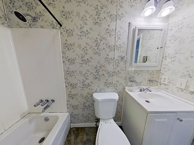 463 E Market Ave — Photo 7