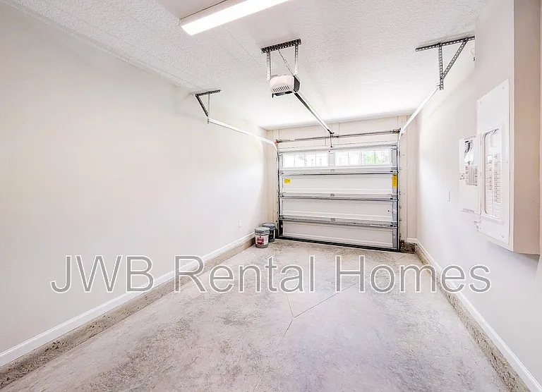 1284 Pangola Dr — Photo 16