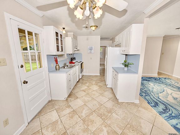 5th image of 8320 N Essen Heights Ct