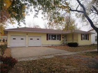 611 E 4th Ave, Garnett, KS 66032