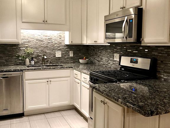 3rd image of 3047 Lake Shore Dr #A