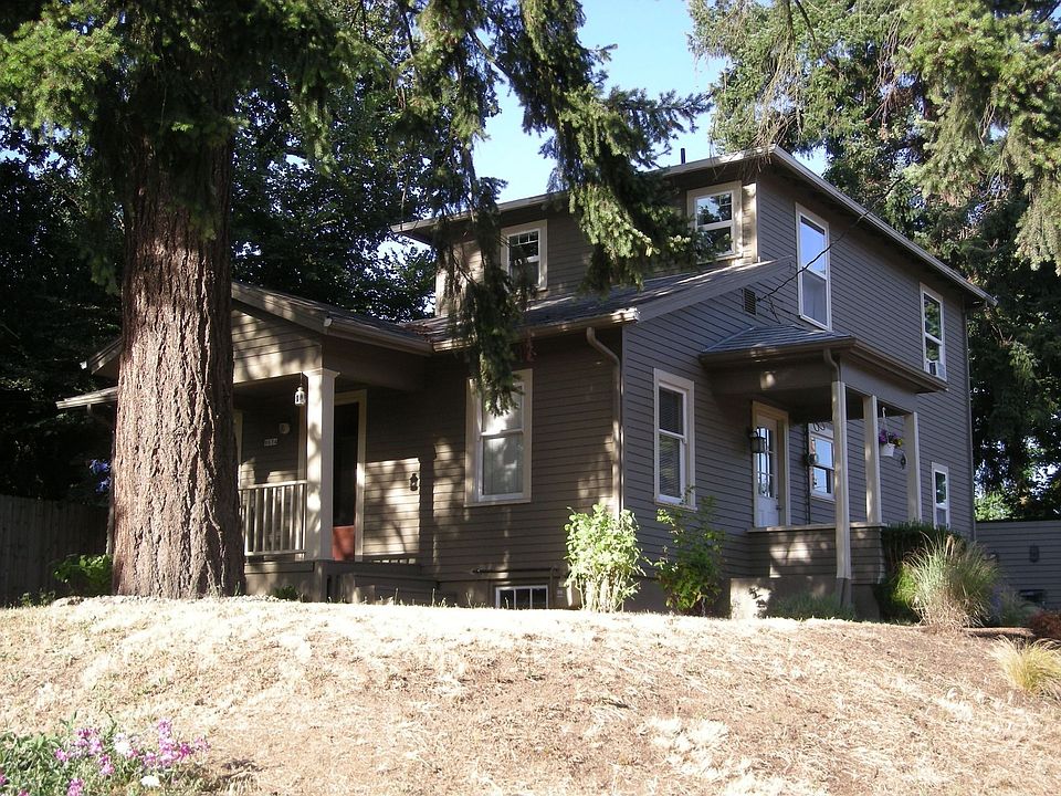 Corner of 8th & Marion
