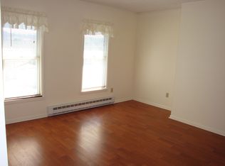 266 1/2 Park Ave, East Palestine, OH 44413