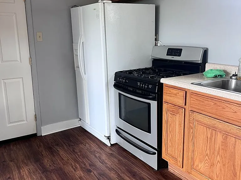 320 Indiana Ave — Photo 3