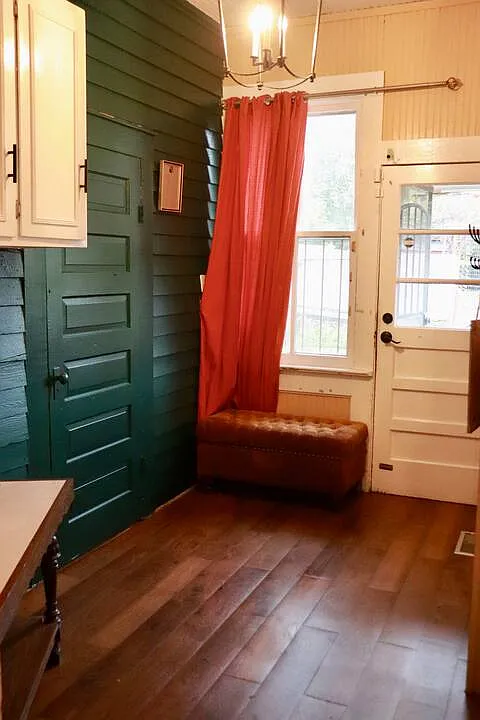 2 bed, 2.5 bath, 2300 sqft, $1,750 — Photo 3