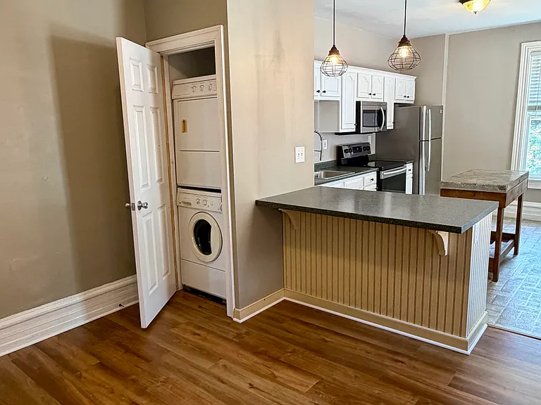 356 E Chestnut St — Photo 4