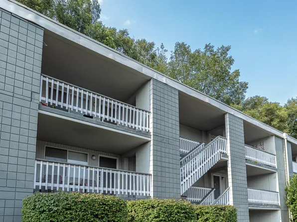 2912 Treeside St NW APT E, Canton, OH 44709