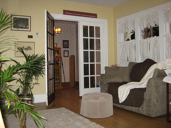 4th image of 155 Groton Ave