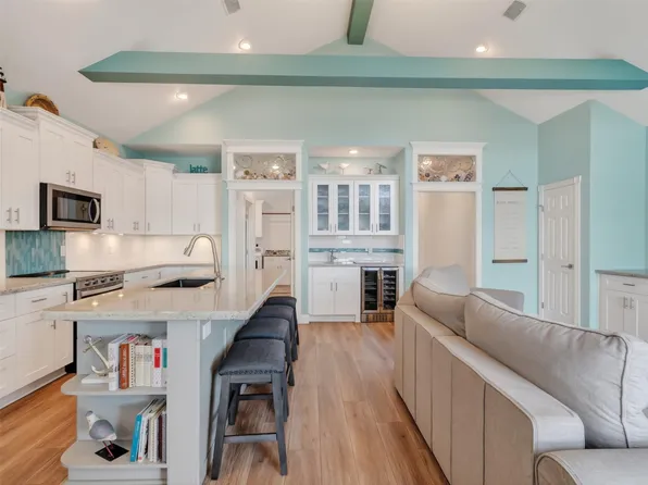 22116 Pecos Dr, Galveston, TX 77554
