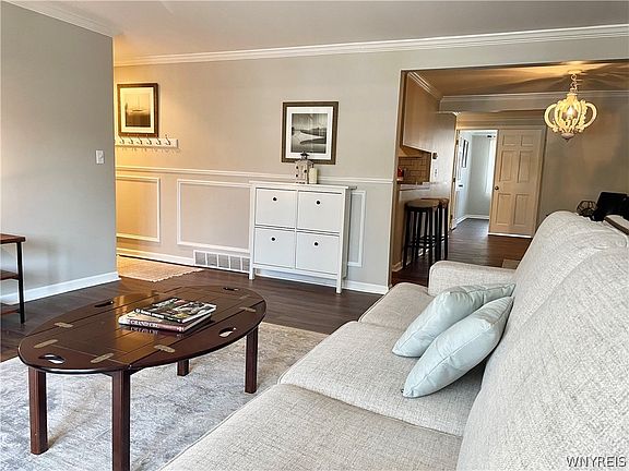 3rd image of 4583 Chestnut Ridge Rd APT 3