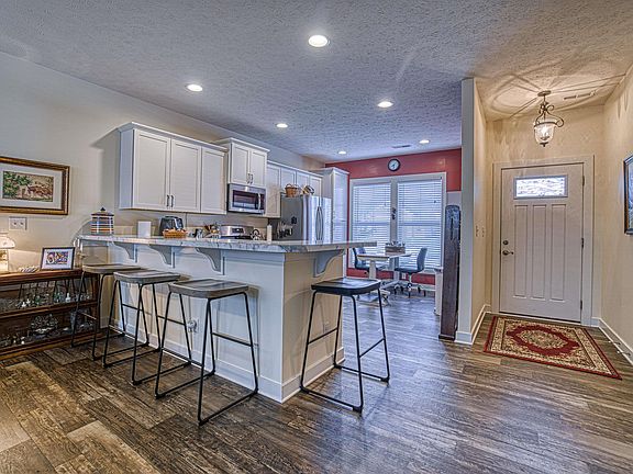 5th image of 7101 Oakpark Dr
