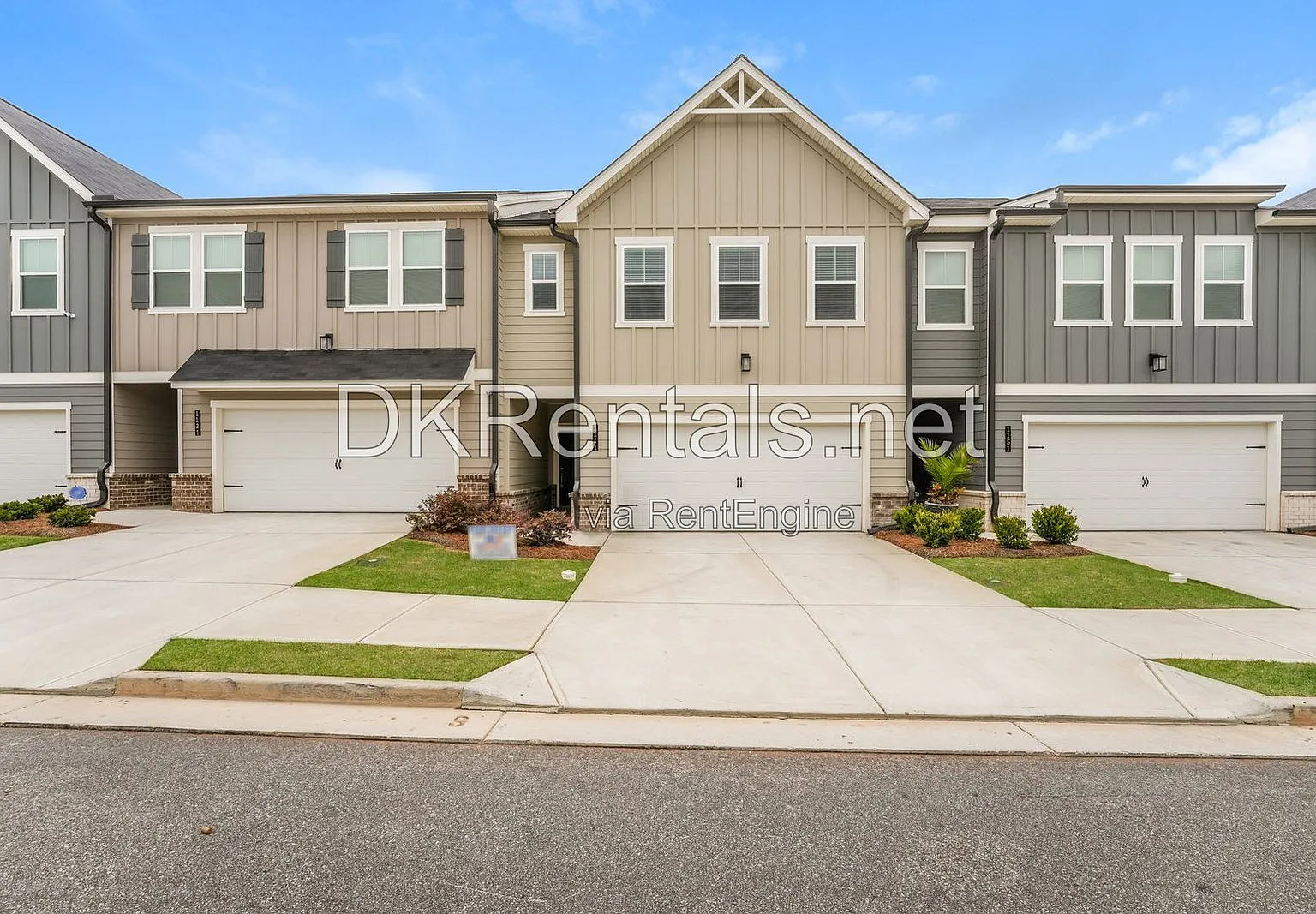 3 bed, 2.5 bath, 2214 sqft, $2,400 — Photo 1