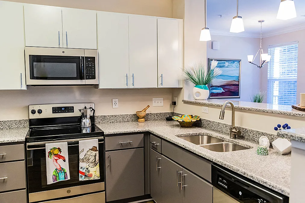 Bell Riverbend Village — Photo 2