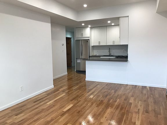 4th image of 14218 38th Ave APT 2D